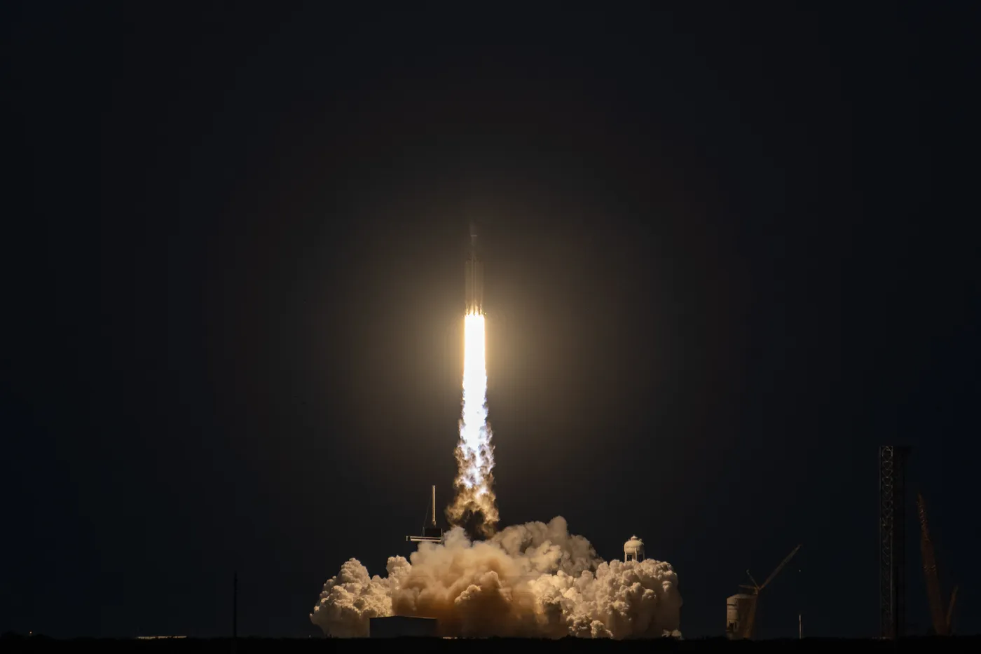Falcon Heavy lifting off from Launch Complex 39A at dusk on the USSF-67 mission